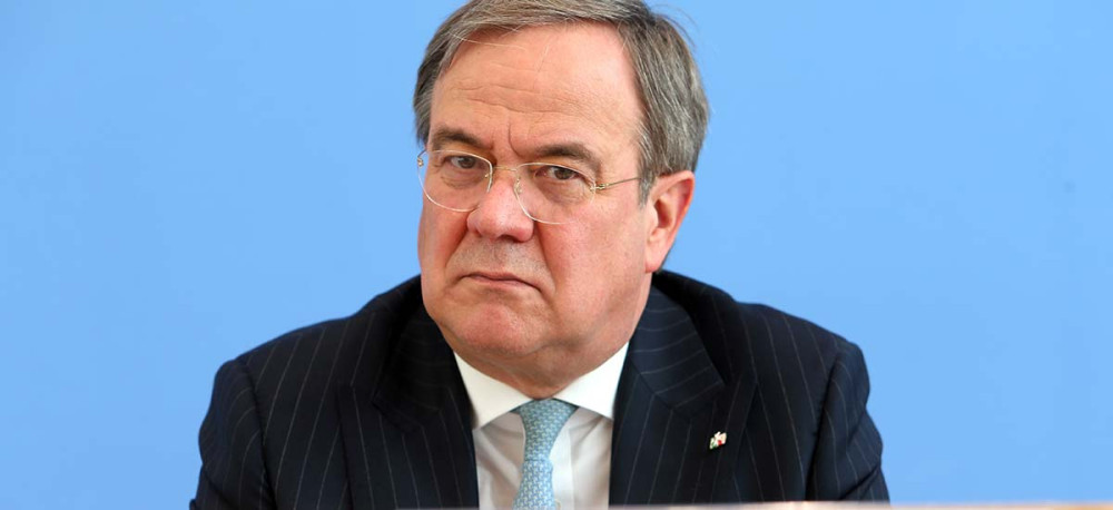 Στο Μαξίμου ο πρωθυπουργός της Βόρειας Ρηνανίας – Βεστφαλίας: Στην ατζέντα το προσφυγικό