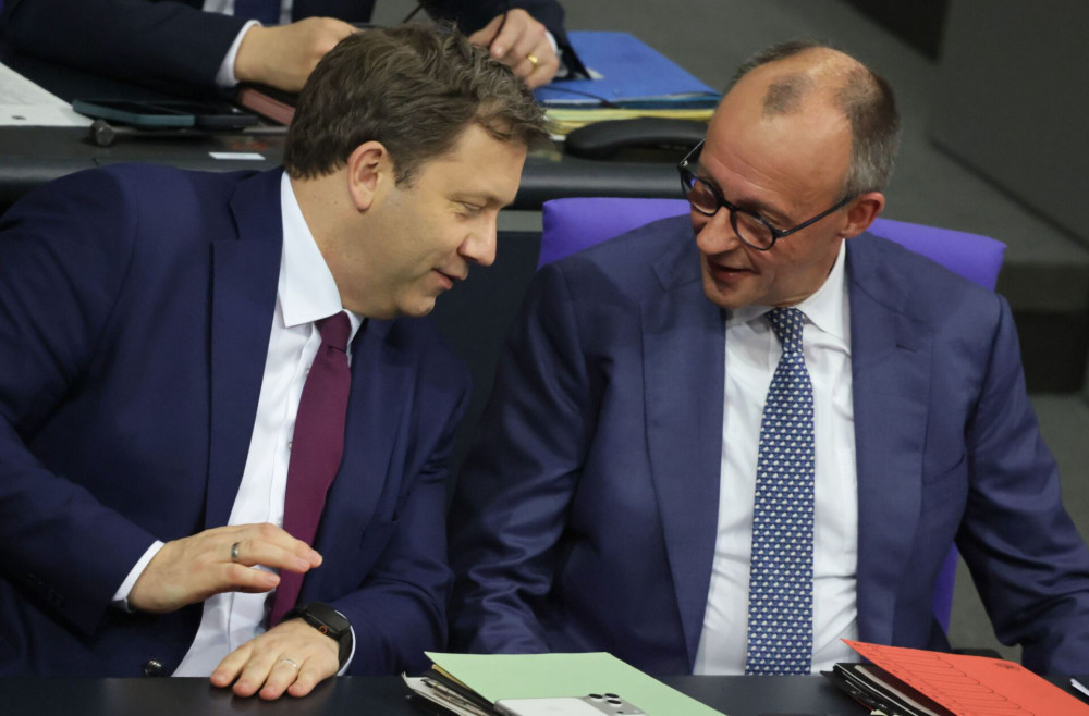 Διχασμός στη Γερμανία για τις ΗΠΑ: Κλίνγκμπαϊλ vs Μερτς για Τραμπ, Γροιλανδία και Βενεζουέλα