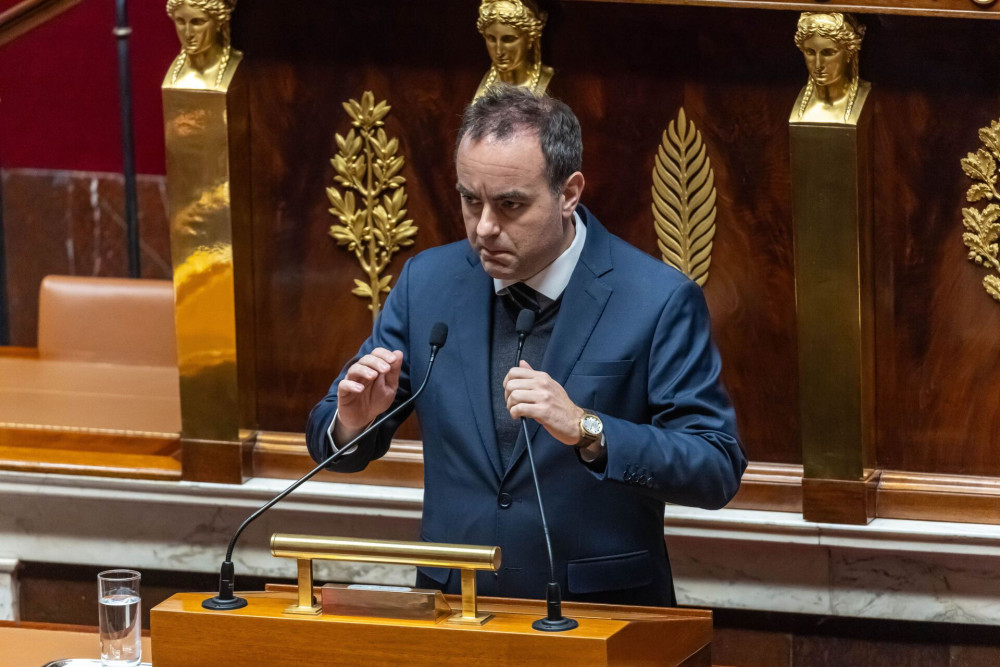 Πολιτική θύελλα στη Γαλλία: Ο Λεκορνί σπάει τη δέσμευσή του και επιβάλλει τον προϋπολογισμό