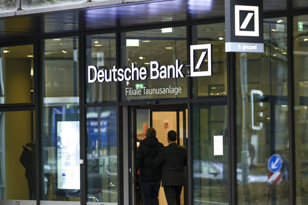 Έφοδος στην Deutsche Bank για ξέπλυμα μαύρου χρήματος - Στο μικροσκόπιο η σχέση με Αμπράμοβιτς
