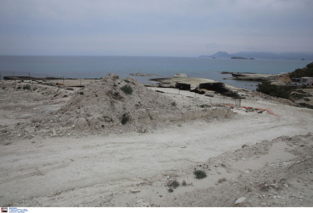 ΣτΕ: «Στοπ» στις οικοδομικές εργασίες του White Coast στη Μήλο - Προσωρινή αναστολή και έρευνα για παραβάσεις