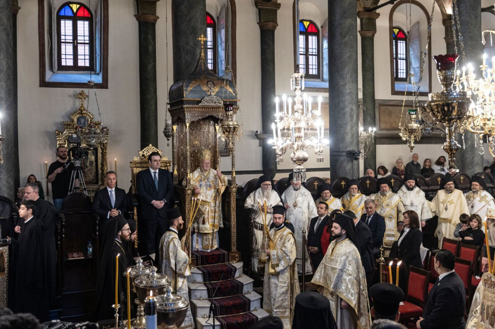 Στο Φανάρι για τα Θεοφάνια ο Κυριάκος Πιερρακάκης - Ευχές για «περισσότερο φως στις ζωές μας»