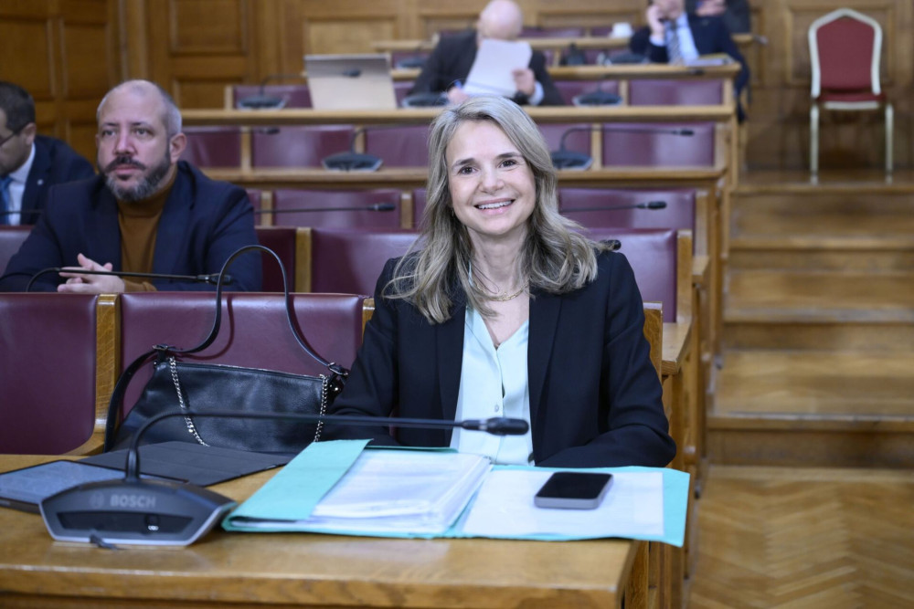 Γκάφα Μιλένας Αποστολάκη στην Εξεταστική του ΟΠΕΚΕΠΕ: Ρωτούσε γιατί εκλήθη μάρτυρας που είχε καλέσει η ίδια (video)