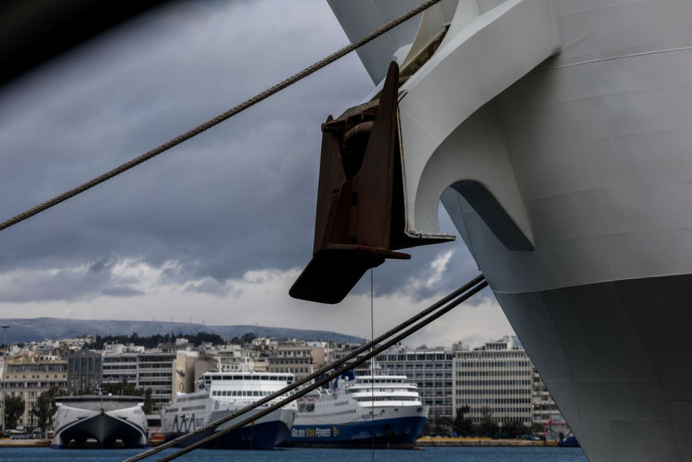 Κακοκαιρία: δεμένα τα πλοία στα λιμάνια - Άνεμοι έως 9 μποφόρ