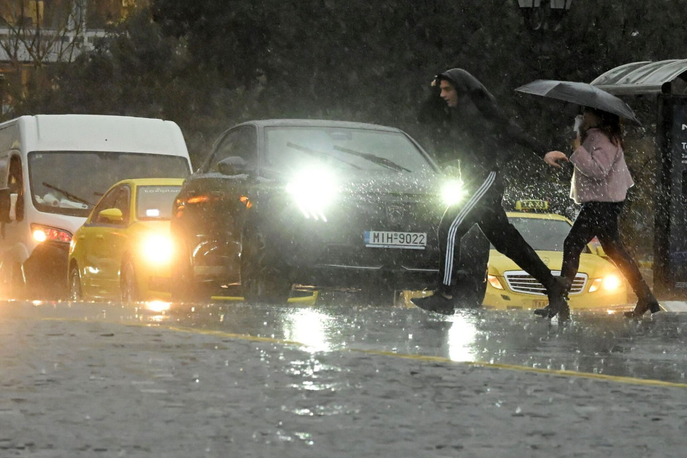 Έκτακτο δελτίο επιδείνωσης καιρού: πού αναμένονται βροχές και καταιγίδες