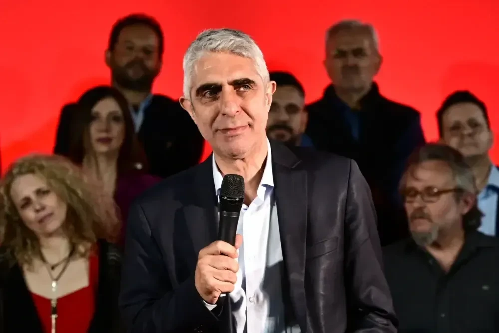 Επίθεση Γιώργου Τσίπρα στον Φαραντούρη: Πάει όπου φυσάει ο άνεμος