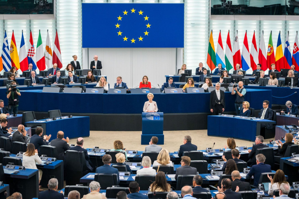 «Πάγωμα» της εμπορικής συμφωνίας ΕΕ-ΗΠΑ μετά τις απειλές Τραμπ για νέους δασμούς