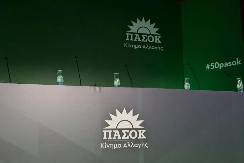 Συνεχίζονται οι παραιτήσεις στο ΠΑΣΟΚ: Αποχώρηση Μπουλμπασάκου με αιχμές κατά Ανδρουλάκη