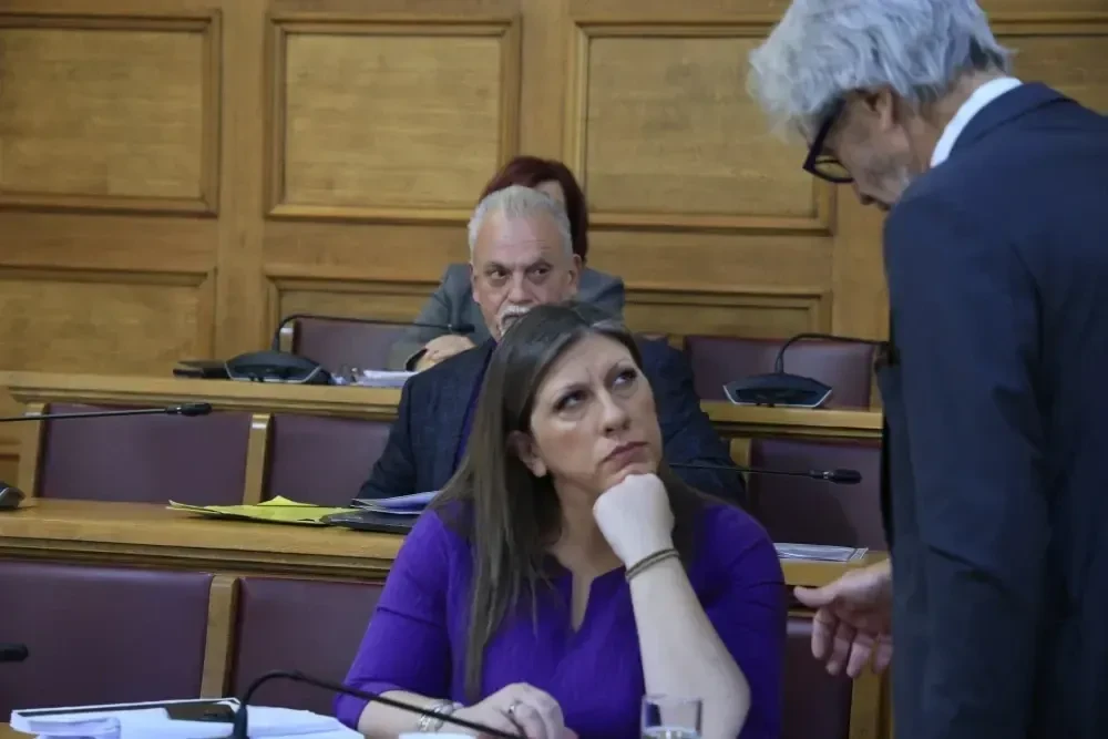Τα πρώτα καρφιά της Κωνσταντοπούλου στην Καρυστιανού