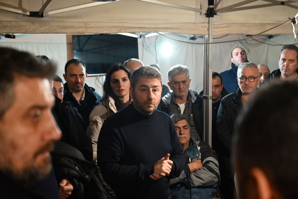Ομολογία Ανδρουλάκη: το ΠΑΣΟΚ «αγκάλιασε» τα μπλόκα και το κλείσιμο των δρόμων
