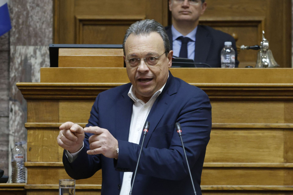 Φάμελλος Show: Ο Σωκράτης που βρήκε όλα τα δεινά της χώρας… εκτός από την πραγματικότητα