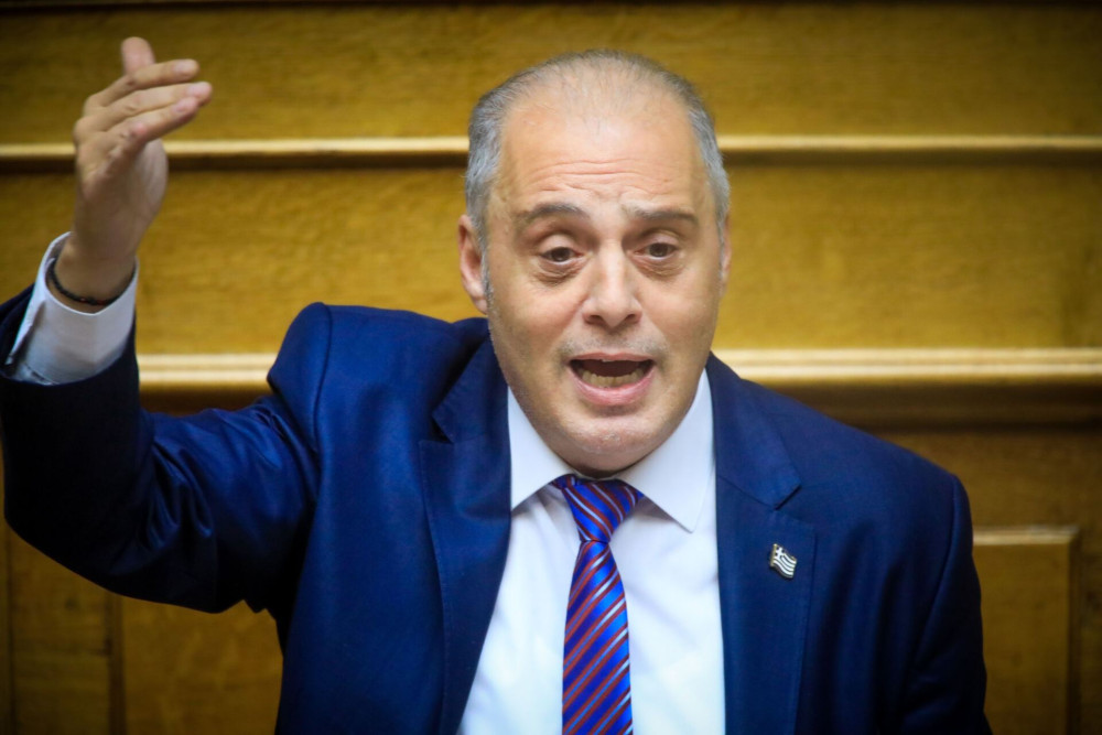 Ο Βελόπουλος «μεταθέτει» τον Μητσοτάκη στο Βερολίνο και κυβερνά… τη φαντασία του