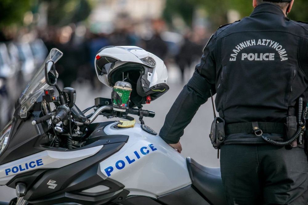 Πυροβολισμοί εναντίον οδηγού στη Νέα Μάκρη - Διέφυγαν οι τρεις δράστες