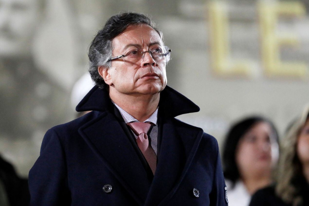 Ο πρόεδρος της Κολομβίας «σηκώνει το γάντι» στις απειλές Τραμπ: Θα πάρουμε τα όπλα
