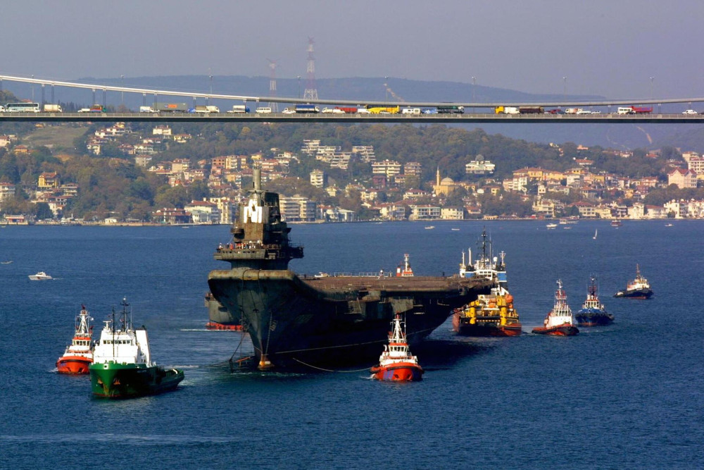 Φρίκη στην Κωνσταντινούπολη: εντοπίστηκε στον Βόσπορο η σορός ακέφαλου και χωρίς άκρα αγνοούμενου Ρώσου κολυμβητή (video)