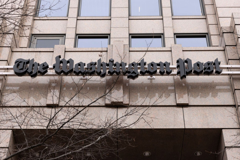 Η δημοκρατία στο σκοτάδι, η δημοσιογραφία στο απόσπασμα - Μαζικές απολύσεις στην «Washington Post»