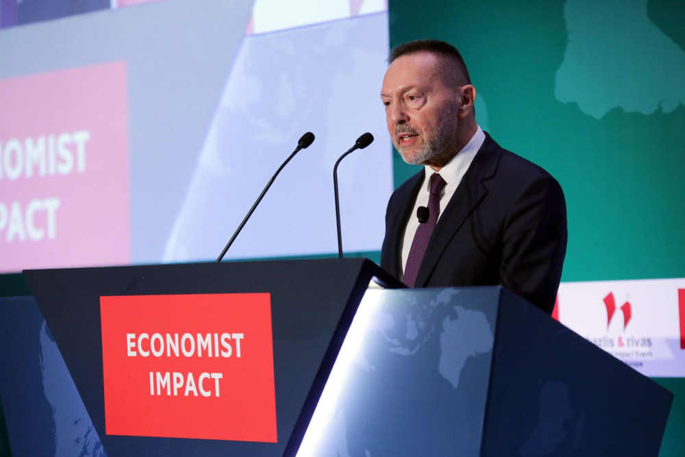 Γιάννης Στουρνάρας στο Bloomberg: Η Τεχνητή Νοημοσύνη και οι επενδύσεις δίνουν ανάσα στην Ευρωζώνη