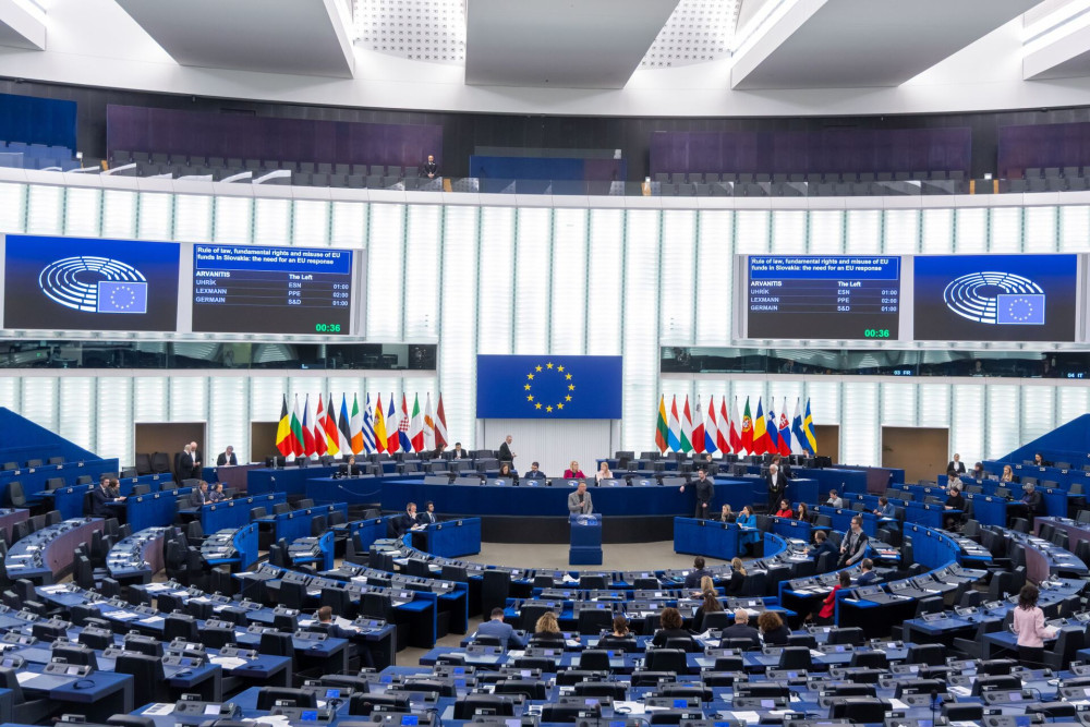 Ευρωκοινοβούλιο: «πράσινο φως» για δάνειο 90 δισ. ευρώ στην Ουκρανία