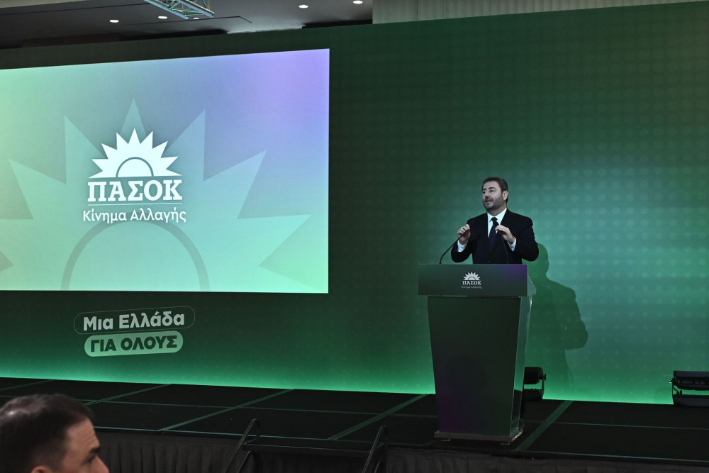 Ο Μάνος Βουλαρίνος τρολάρει το ΠΑΣΟΚ για τις γεμάτες... καφετέριες - «Σύντομα και εστιατόρια» (video)