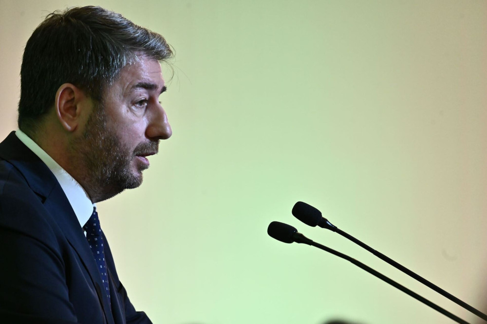 Ο Ανδρουλάκης φοβάται τη σκιά του