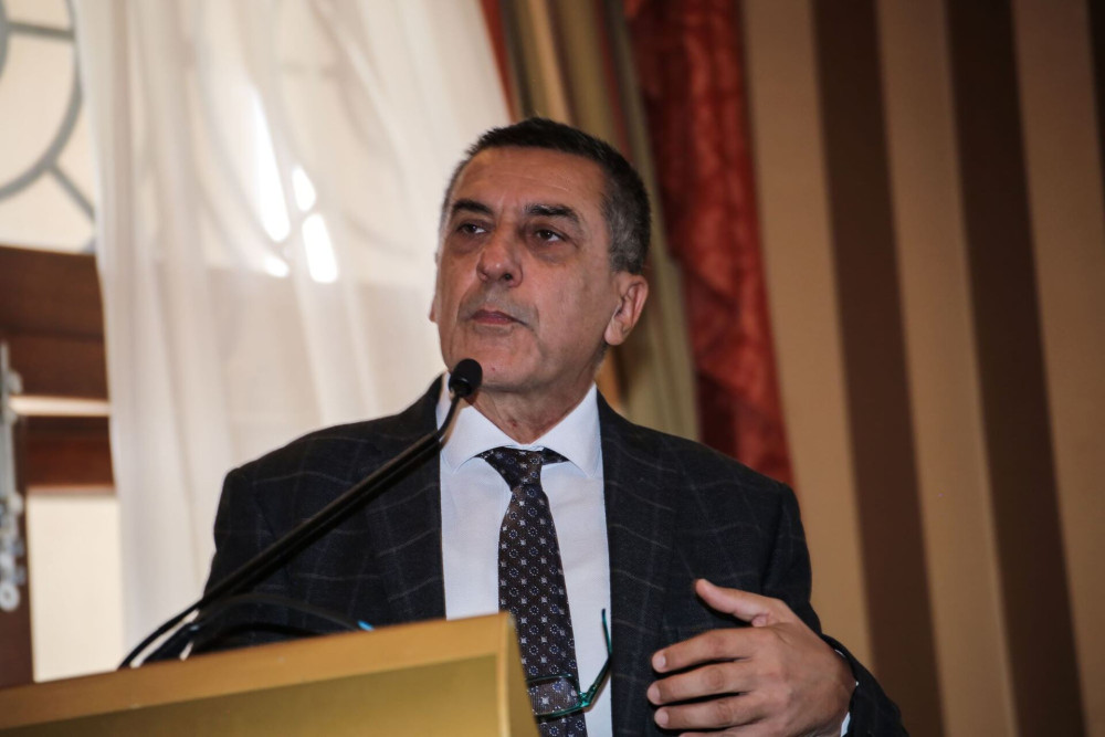 Μουμτζής για Κουρέτα: Ας λύσει τα προβλήματα με τους ομοϊδεάτες του (video)