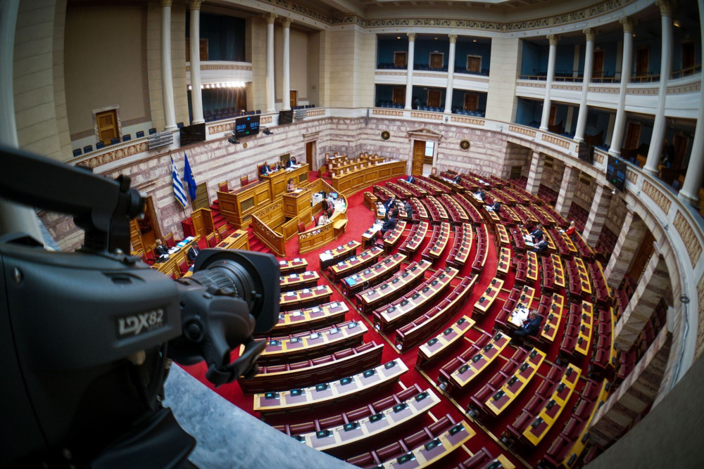 Επιτροπή Αναθεώρησης του Συντάγματος: επίλογος με μονιμότητα δημοσίων υπαλλήλων και ΟΤΑ