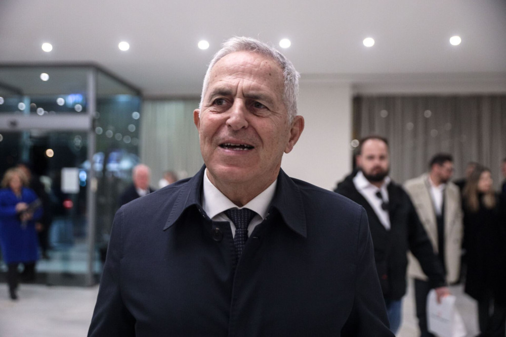 Ευάγγελος Αποστολάκης: θέλουν τον ναύαρχο στο ΠΑΣΟΚ αλλά εκείνος γλυκοκοιτάζει τον Τσίπρα