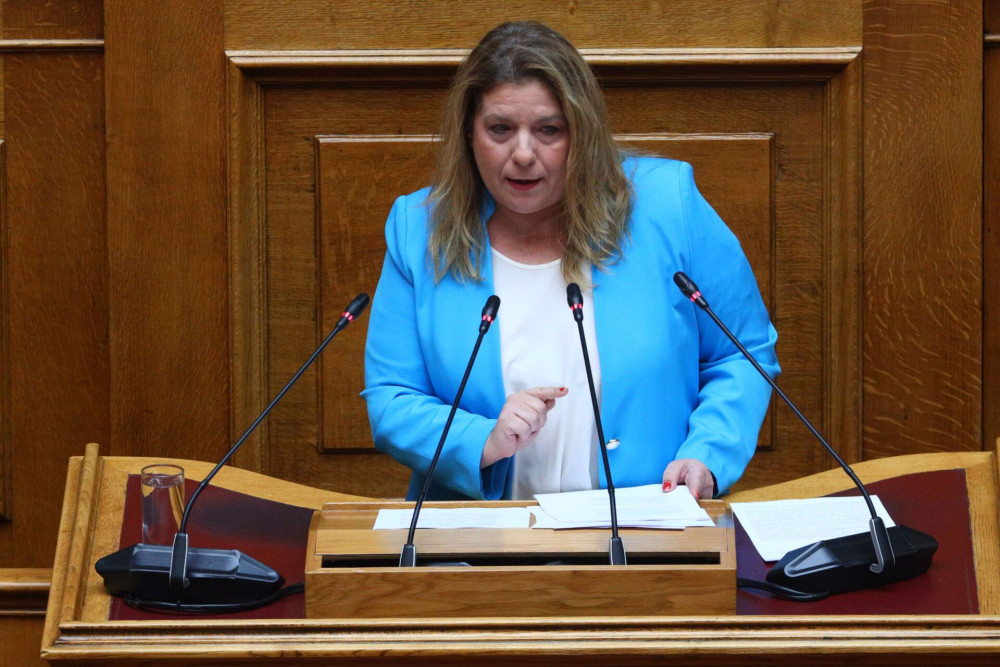 «Ακυβέρνητο καράβι» και τοξικότητα  - Η Συρεγγέλα κατακεραυνώνει την Κωνσταντοπούλου