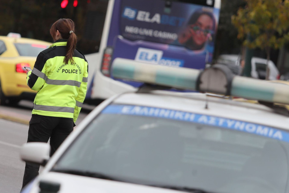 Έκρηξη χειροβομβίδας στον Κορυδαλλό - Ζημιές σε αυτοκίνητα και διαμερίσματα