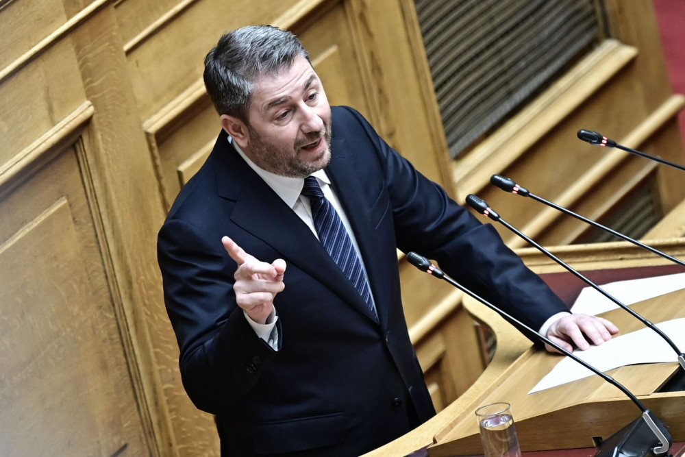 Συντροφικά μαχαιρώματα στο ΠΑΣΟΚ: πάγωσε η τσιμινιέρα του Ανδρουλάκη