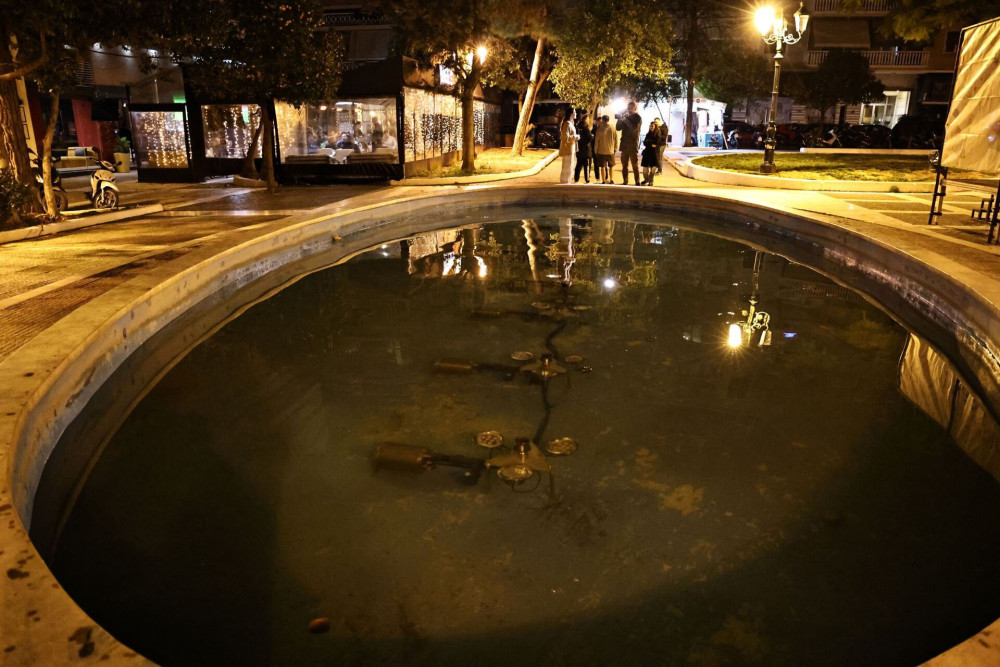 Καλλιθέα: σε κρίσιμη κατάσταση το κοριτσάκι που έπεσε σε σιντριβάνι - Στον εισαγγελέα οι γονείς του