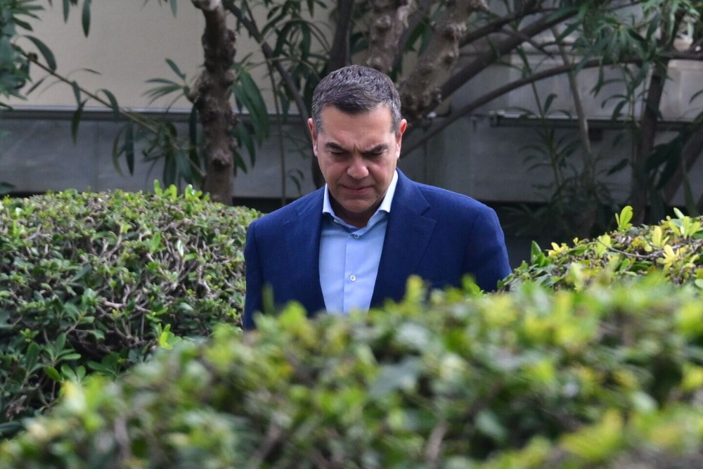 Τσίπρας κατά συνταγματικής αναθεώρησης: Ρητορική σύγκρουσης χωρίς θεσμικό βάρος