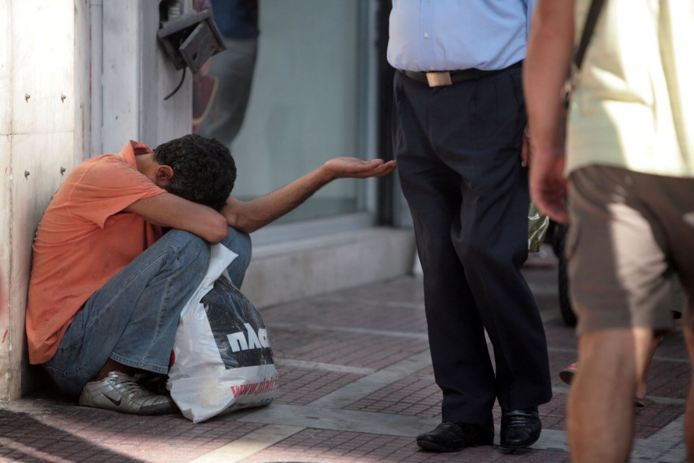 Κύκλωμα έφερνε Ρουμάνους στην Ελλάδα, τους «φυλάκιζε» και τους ανάγκαζε να επαιτούν στα φανάρια