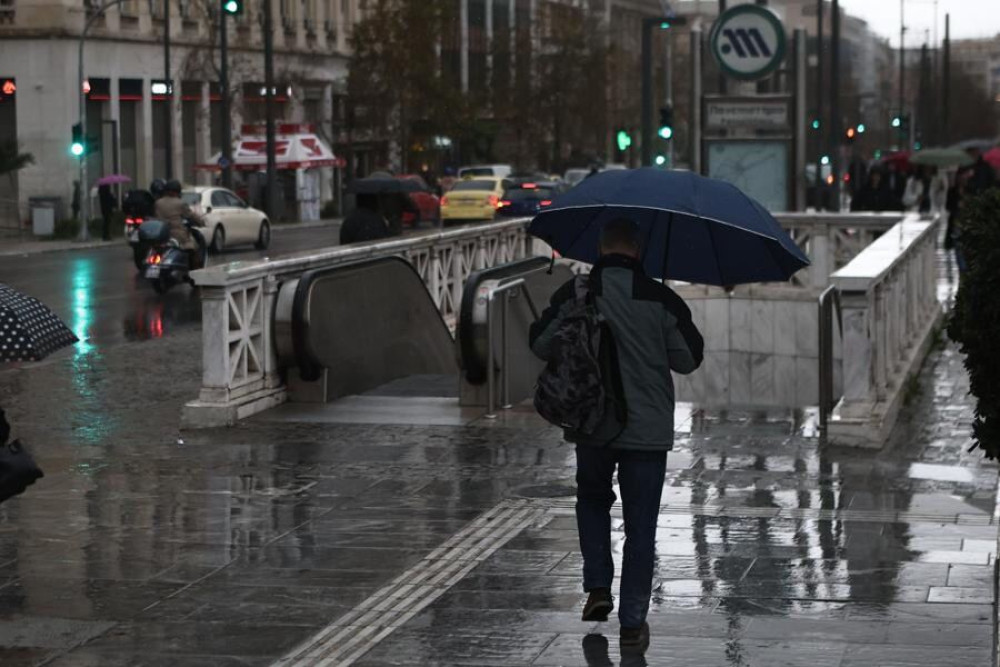 Καιρός: επιδείνωση από το βράδυ του Σαββάτου με κυκλωνικούς ανέμους και καταιγίδες - Πού «θα χτυπήσει κόκκινο»