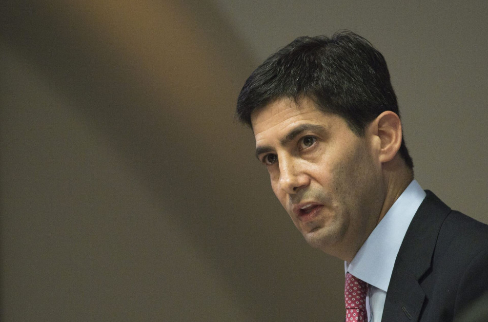 WSJ: «Χιουμοριστική απειλή» Τραμπ προς τον νέο υποψήφιο της Fed για τα επιτόκια