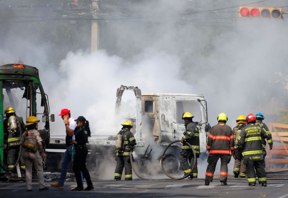 Χάος στο Μεξικό με επιθέσεις σε αεροδρόμια και δρόμους – Εξοντώθηκε ο βαρόνος των ναρκωτικών «Ελ Μέντσο» (photos)