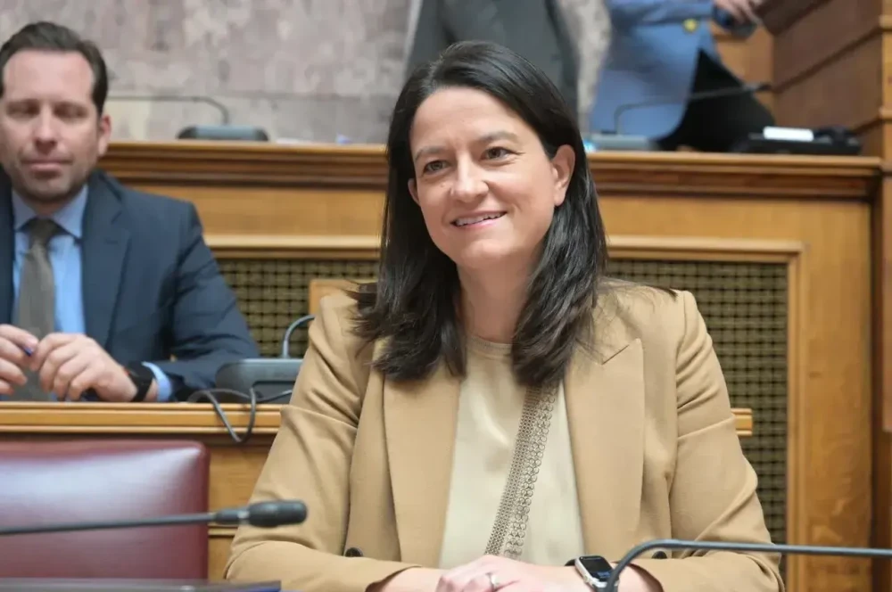 Νίκη Κεραμέως στη Βουλή για Εθνική Κοινωνική Συμφωνία: Ανοίγει τον δρόμο για αυξήσεις μισθών και παροχών
