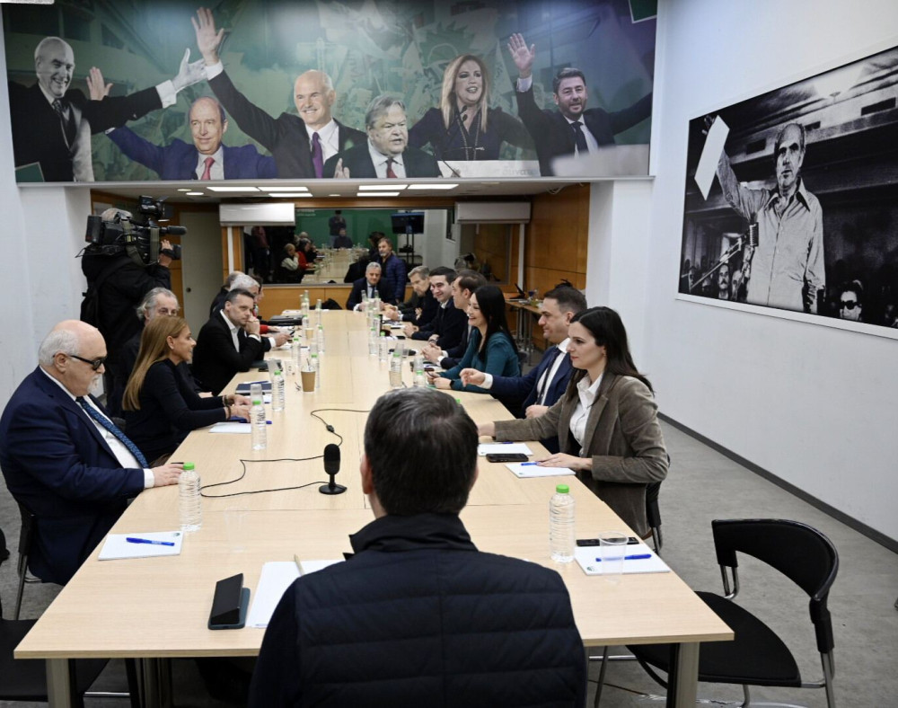 To ΠΑΣΟΚ ως νέος «πατερούλης» της Αριστεράς