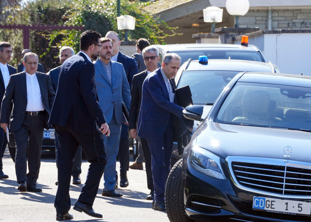 ΗΠΑ - Ιράν: Διπλωματικό θρίλερ στη Γενεύη με φόντο τα πυρηνικά