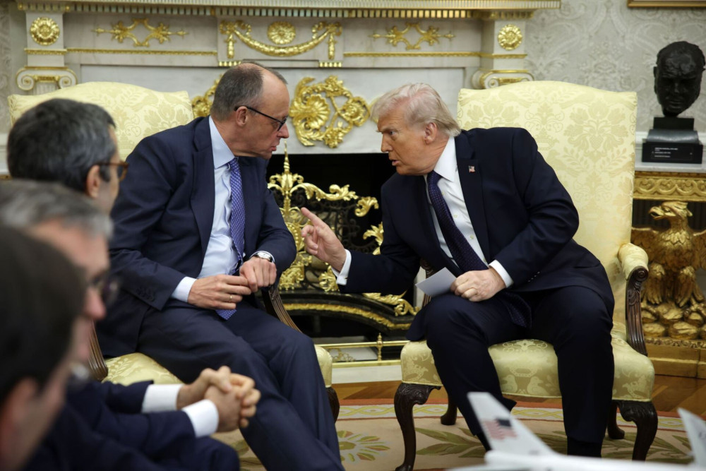 Η «διπλή πίεση» Τραμπ στη Γερμανία και η ευρωπαϊκή αφύπνιση που καθυστερεί