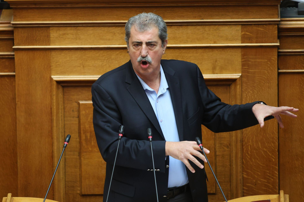 Παύλος Πολάκης: Ο «αψύς Σφακιανός» σε νέα έξαρση - Σημαίες, μέτωπα και επαναστατική ρητορική χωρίς σχέδιο