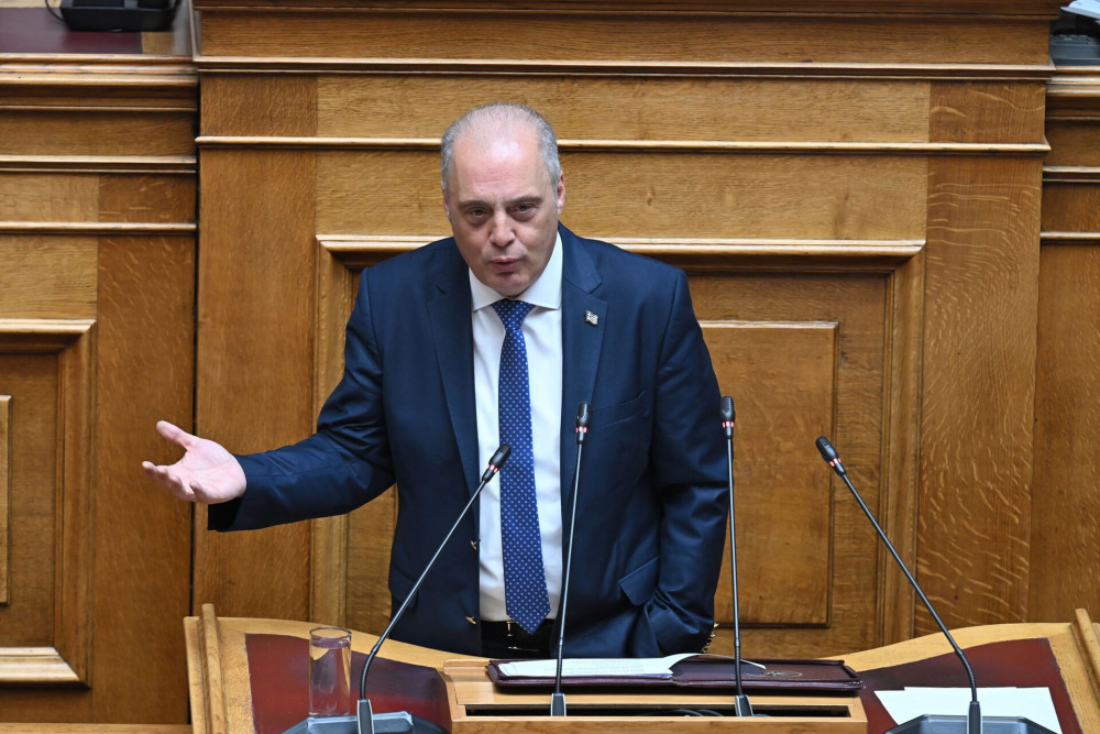 Χυδαία σεξιστική επίθεση Βελόπουλου στην Κίμπερλι Γκιλφόιλ