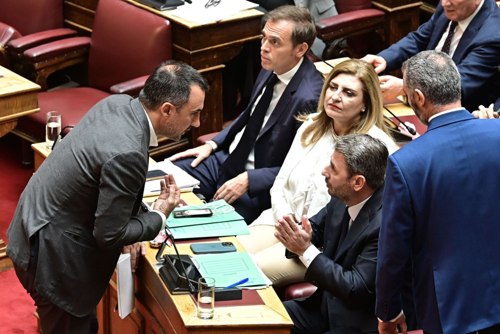Η «συμμαχία της απελπισίας» ξαναχτυπά: αναζητούν σανίδα σωτηρίας στις παρακολουθήσεις
