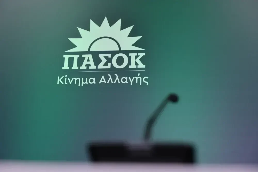 Το ΠΑΣΟΚ στην πιο κομβική στιγμή της ιστορίας του