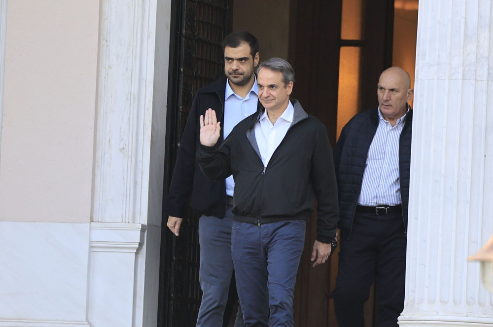 Επίθεση στο Ιράν: Έκτακτο ΚΥΣΕΑ υπό τον πρωθυπουργό - Συναγερμός για τους Έλληνες στη Μέση Ανατολή