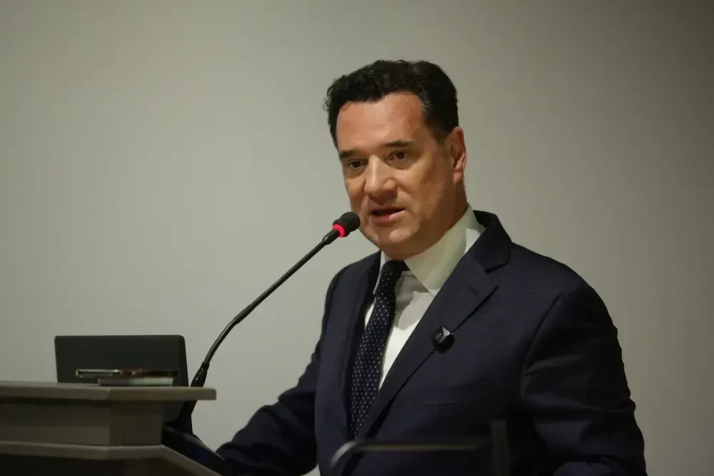 Άδωνις σε Πολάκη: Δεν σου φταίει ο Ζαχαριάδης, εσύ τα έκανες μαντάρα στο ΕΣΥ