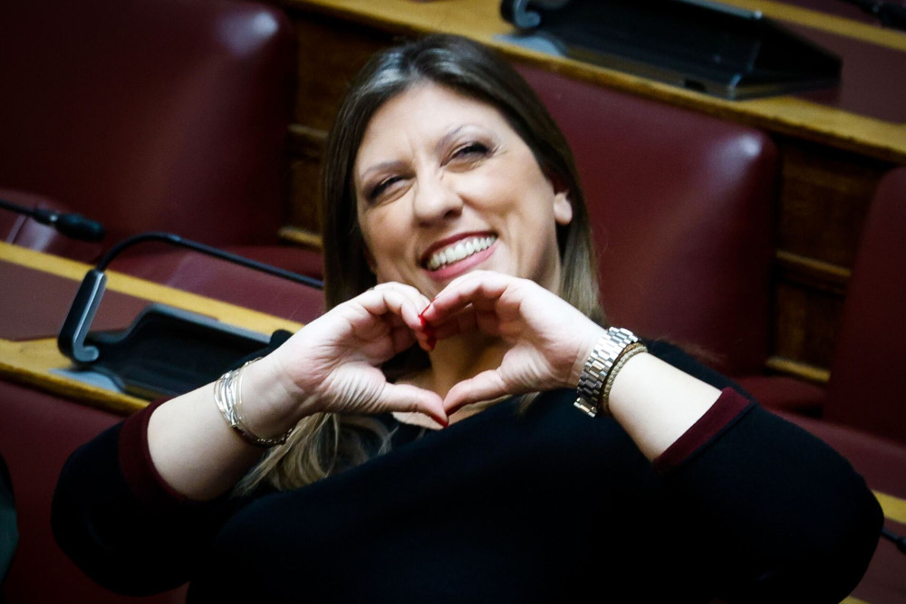 Η Ζωή Κωνσταντοπούλου τα έχει βρει σκούρα και ξεκίνησε ξανά τις… καρδούλες