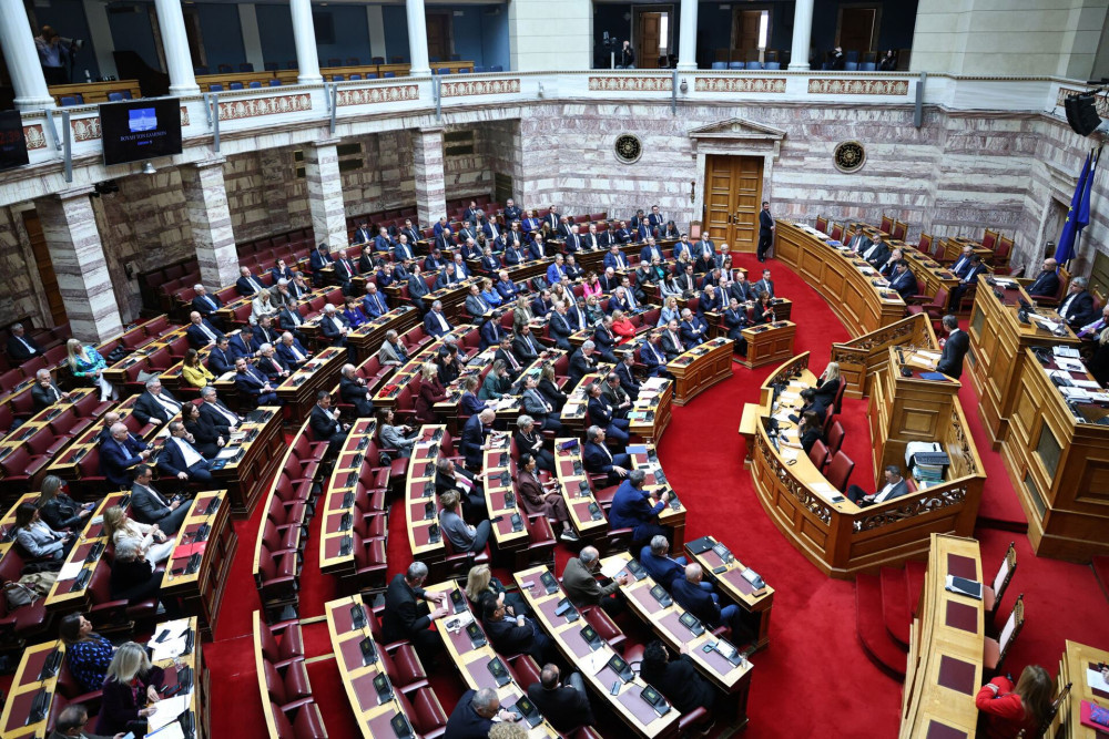 Βουλή: Πέρασε με 201 ψήφους η επιστολική ψήφος των αποδήμων - Πώς θα ψηφίζουν από το εξωτερικό