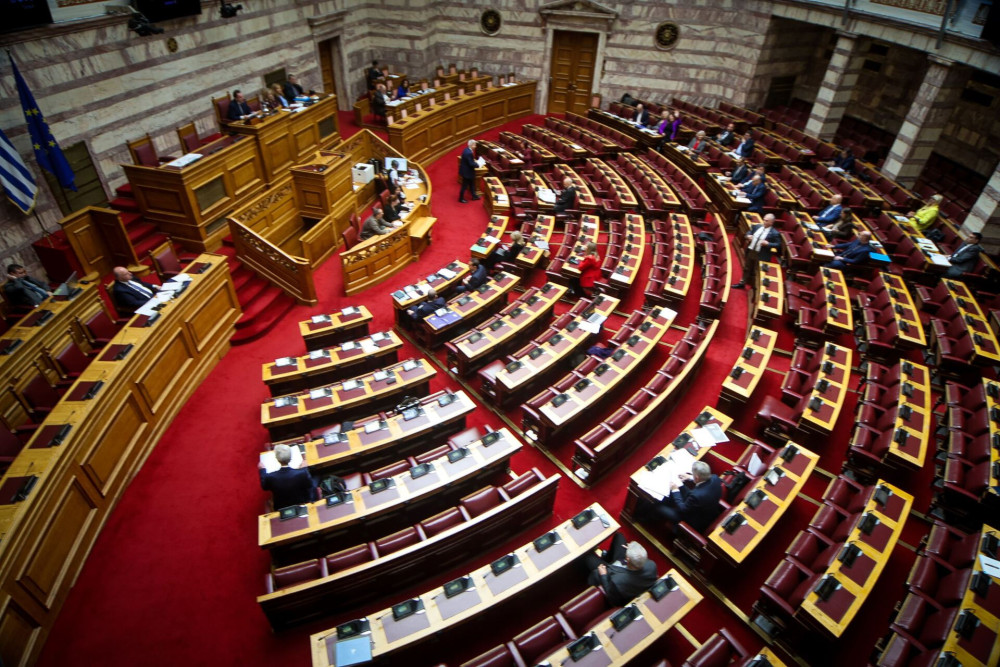 Την Τρίτη ψηφίζονται στη Βουλή τα μέτρα για το ενεργειακό κόστος