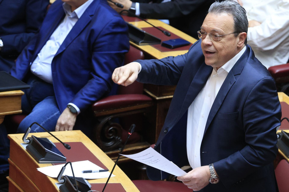 Φάμελλος και η «προοδευτική φαντασίωση»: όταν η πολιτική αδυναμία βαφτίζεται στρατηγική